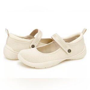 Elegant Cream Wedges